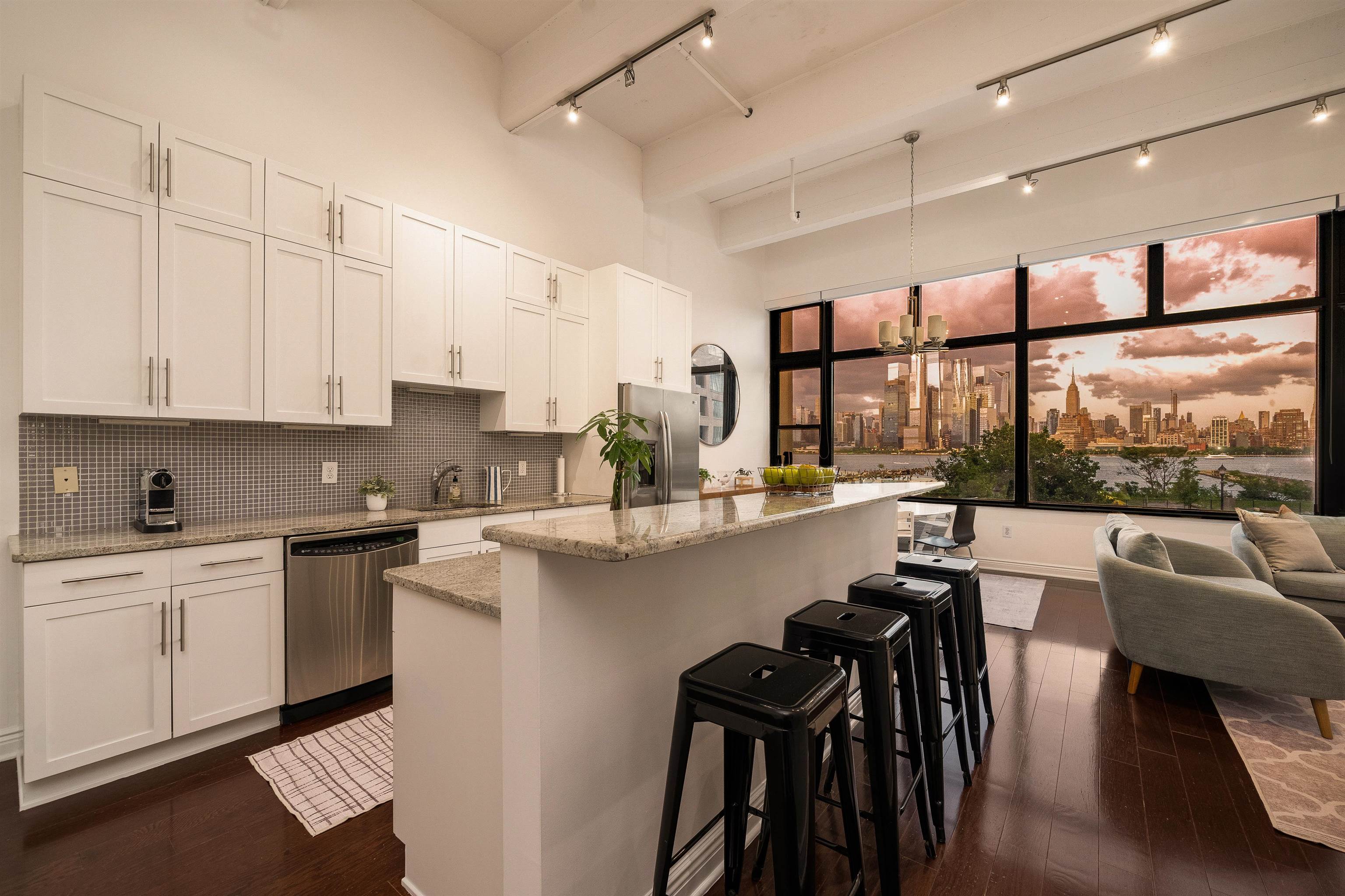 1500 HUDSON ST Unit: 2J