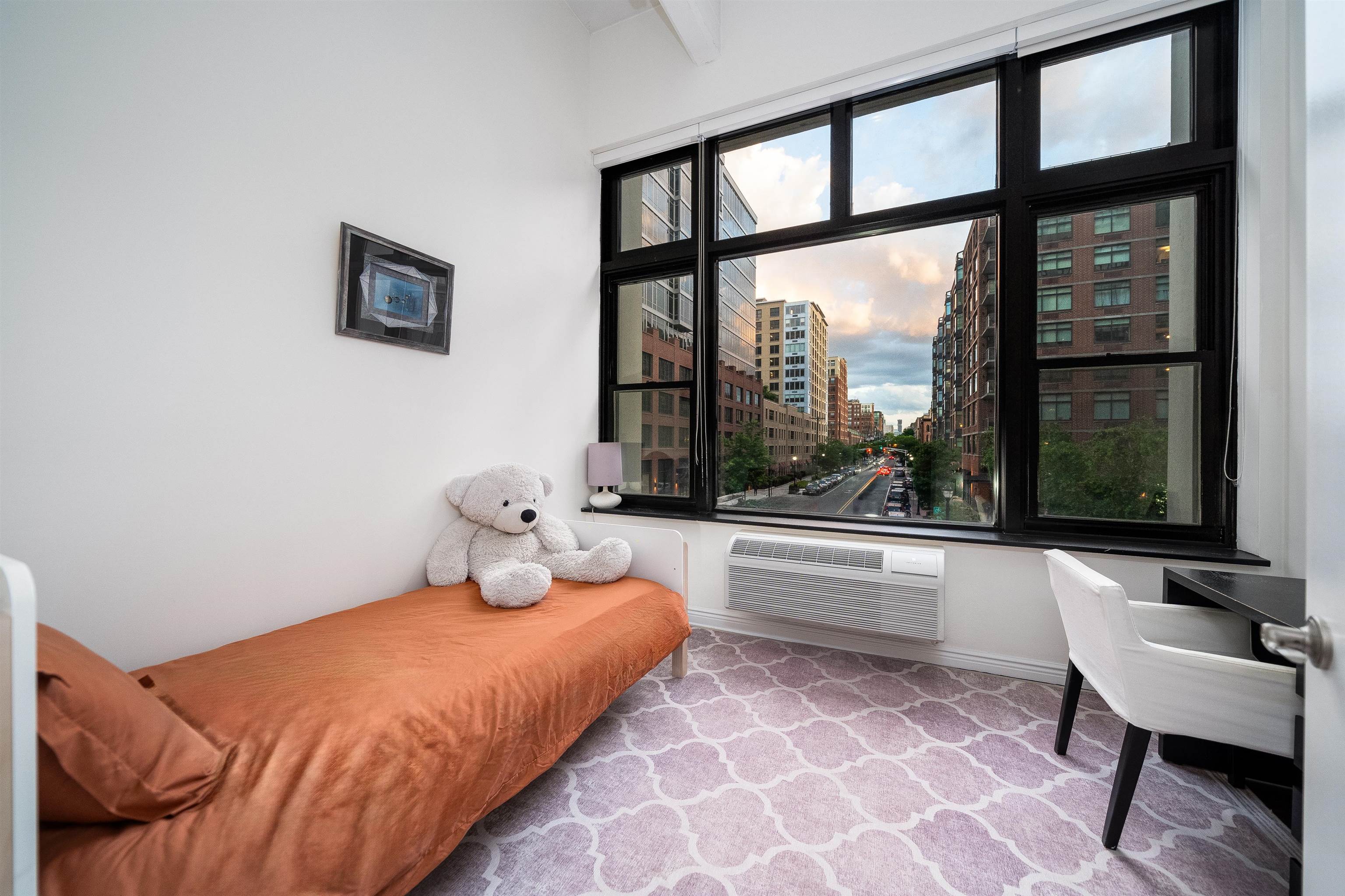 1500 HUDSON ST Unit: 2J