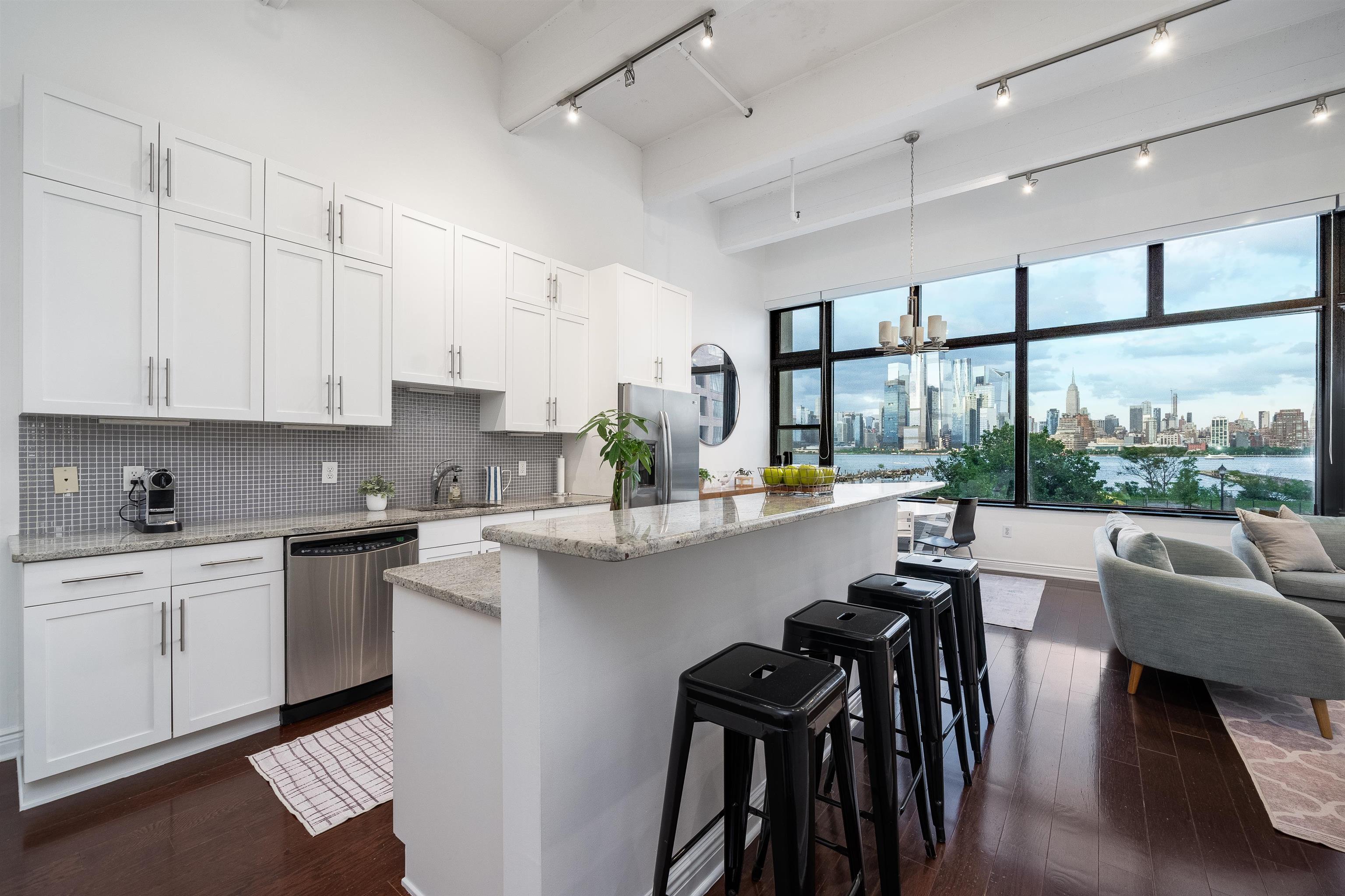 1500 HUDSON ST Unit: 2J