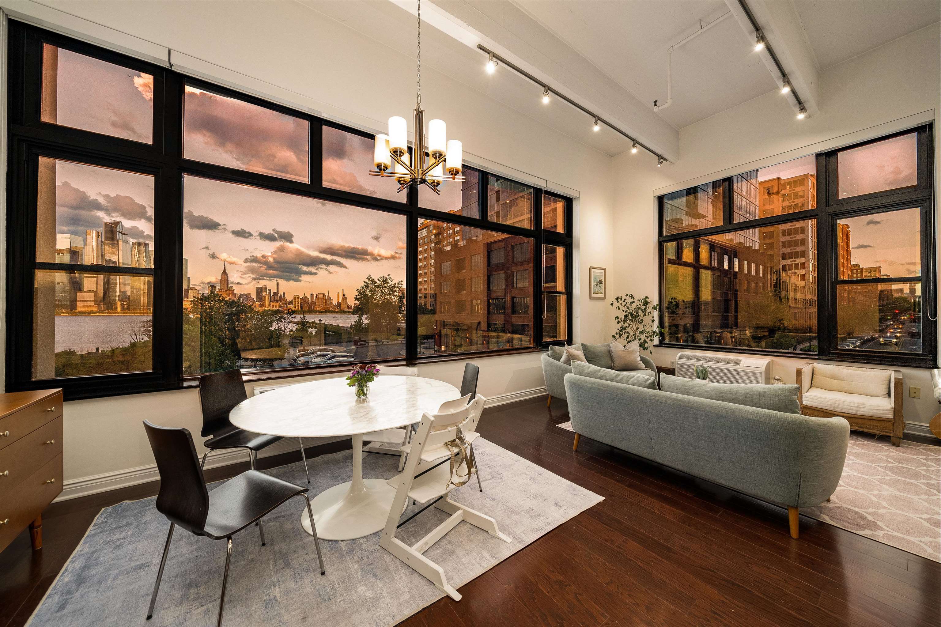 1500 HUDSON ST Unit: 2J