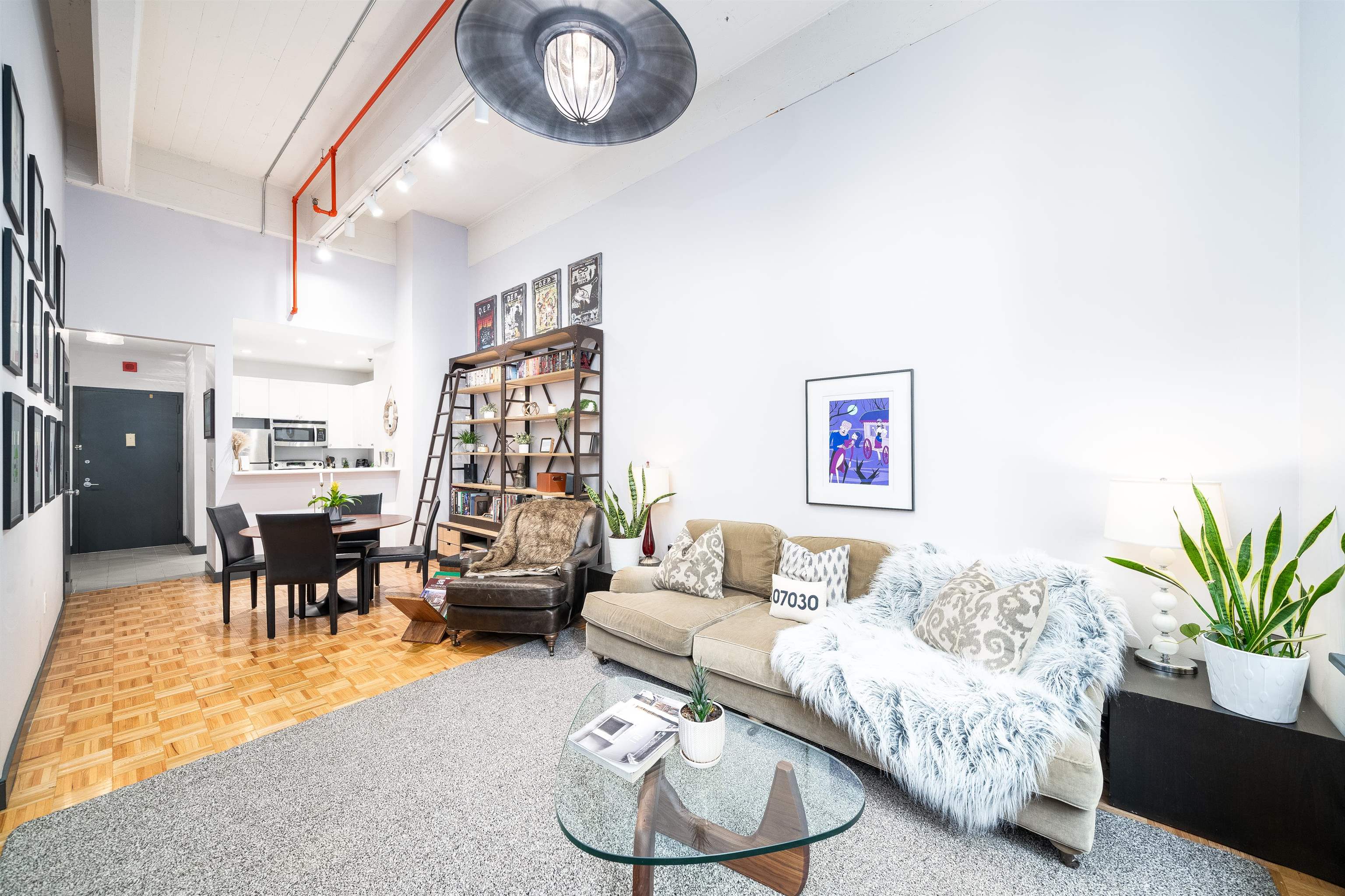 1500 HUDSON ST Unit: R-3T