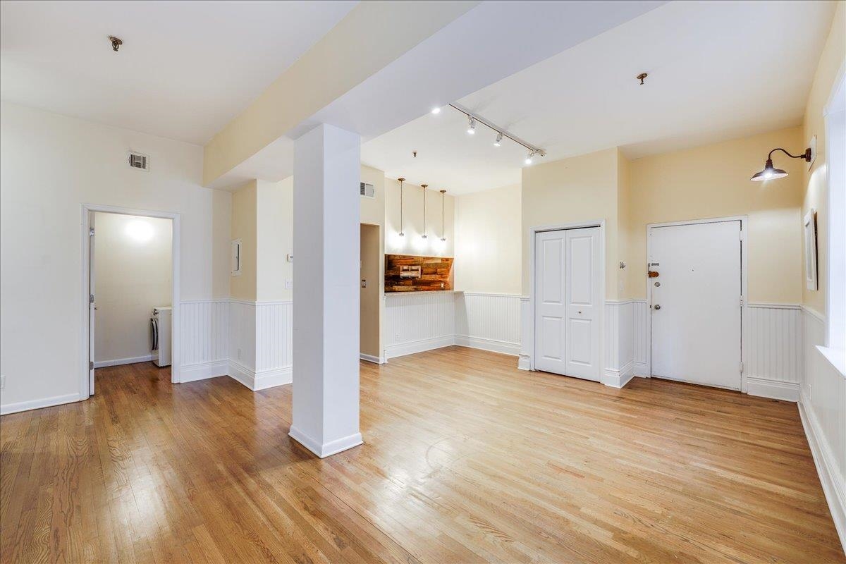 227 CHRISTOPHER COLUMBUS DR Unit: 101b