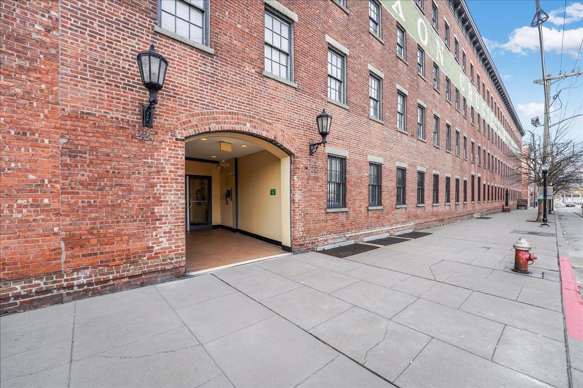 227 CHRISTOPHER COLUMBUS DR Unit: 101b