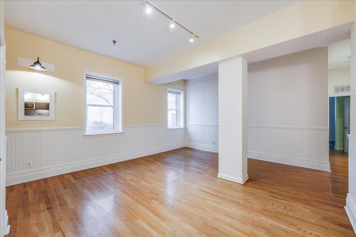 227 CHRISTOPHER COLUMBUS DR Unit: 101b