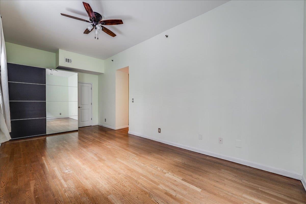 227 CHRISTOPHER COLUMBUS DR Unit: 101b