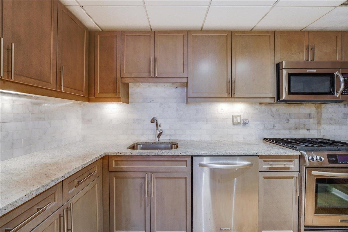 227 CHRISTOPHER COLUMBUS DR Unit: 101b