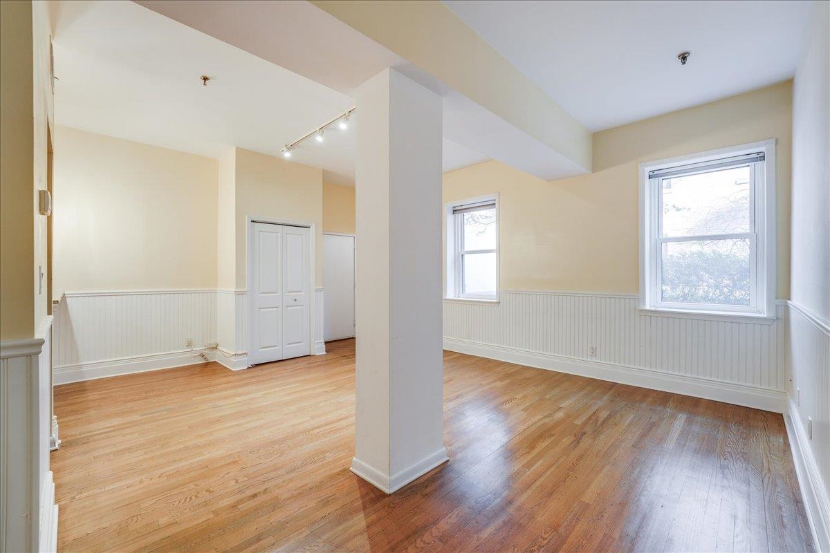 227 CHRISTOPHER COLUMBUS DR Unit: 101b