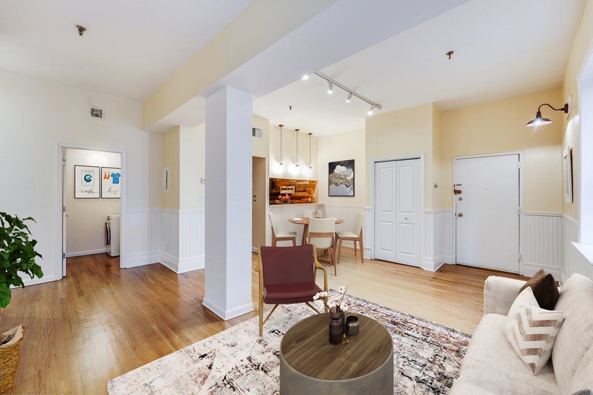 227 CHRISTOPHER COLUMBUS DR Unit: 101b