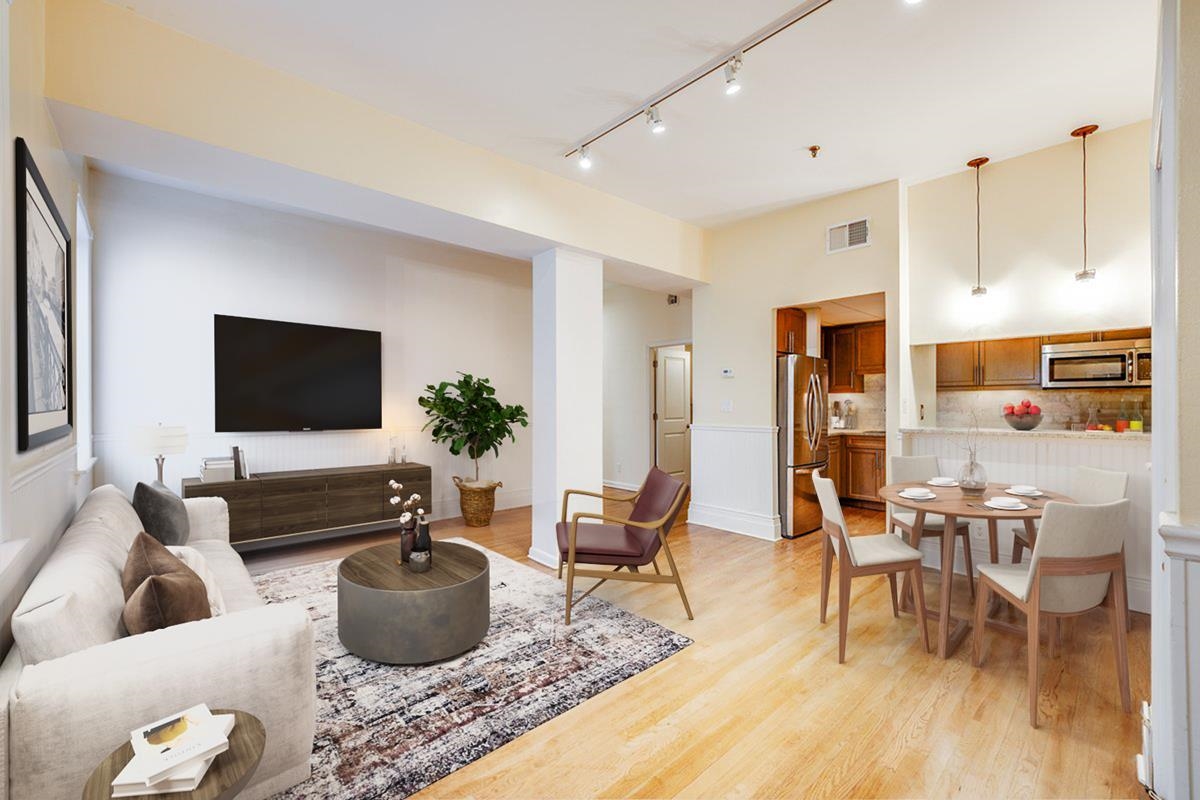 227 CHRISTOPHER COLUMBUS DR Unit: 101b