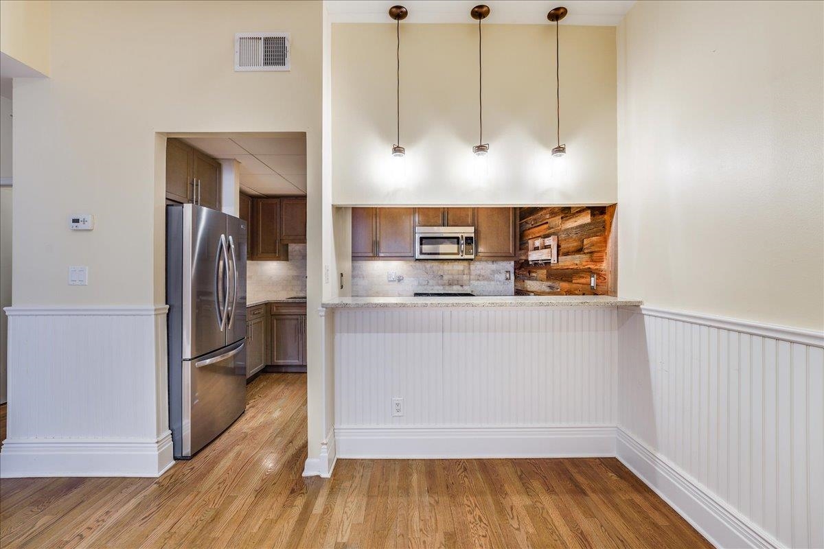 227 CHRISTOPHER COLUMBUS DR Unit: 101b