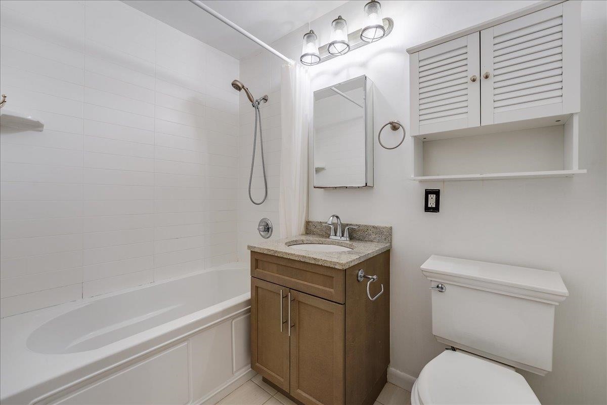 227 CHRISTOPHER COLUMBUS DR Unit: 101b