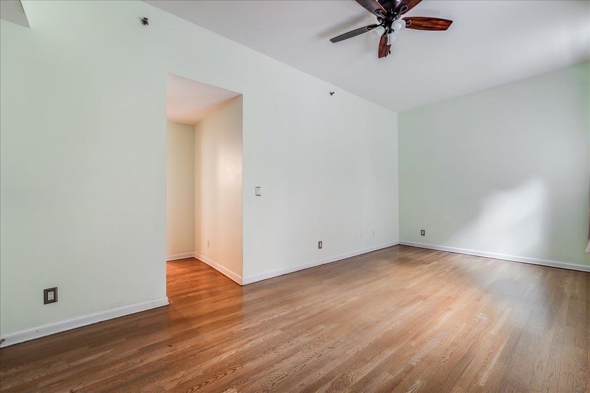 227 CHRISTOPHER COLUMBUS DR Unit: 101b