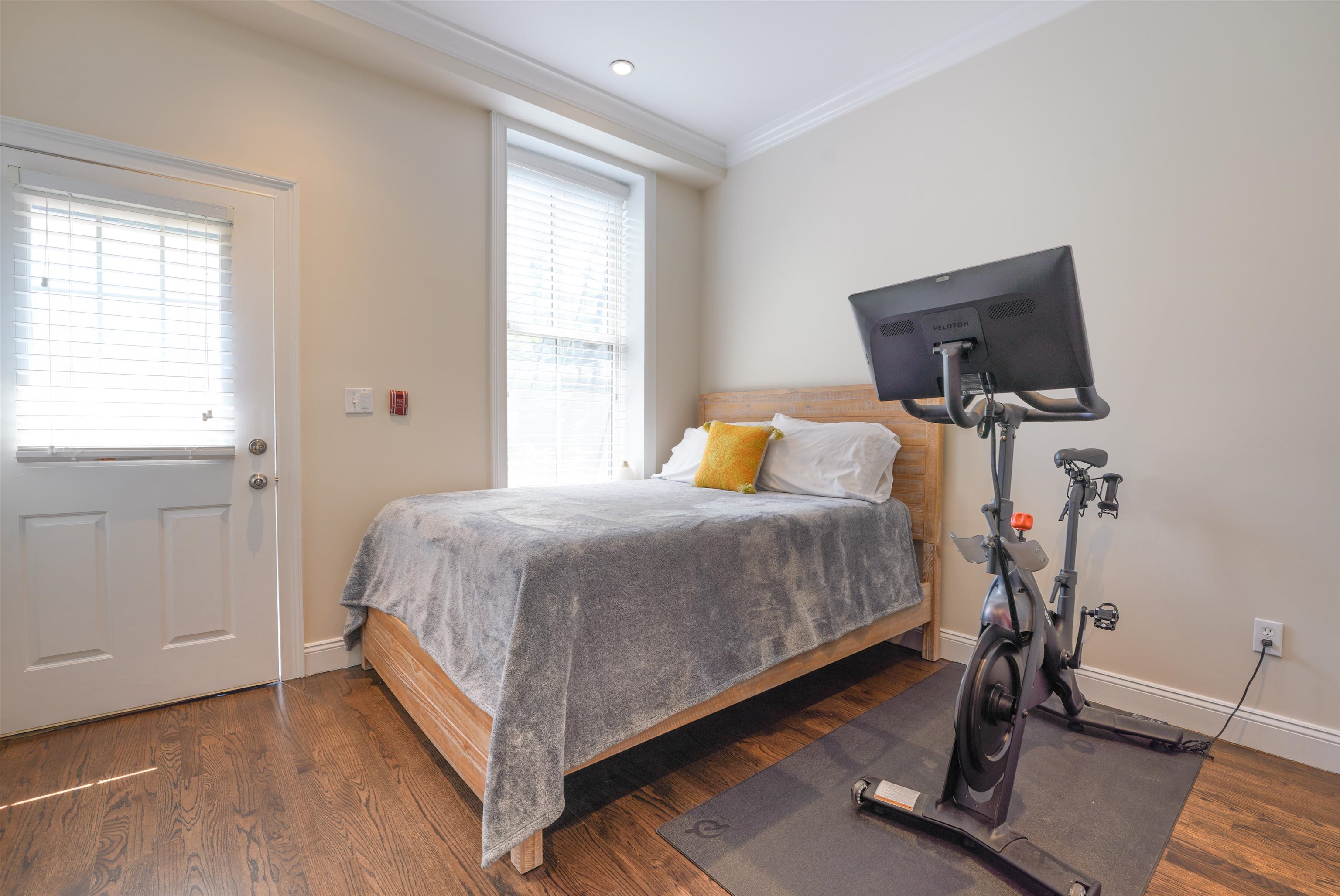 805 WILLOW AVE Unit: 1L