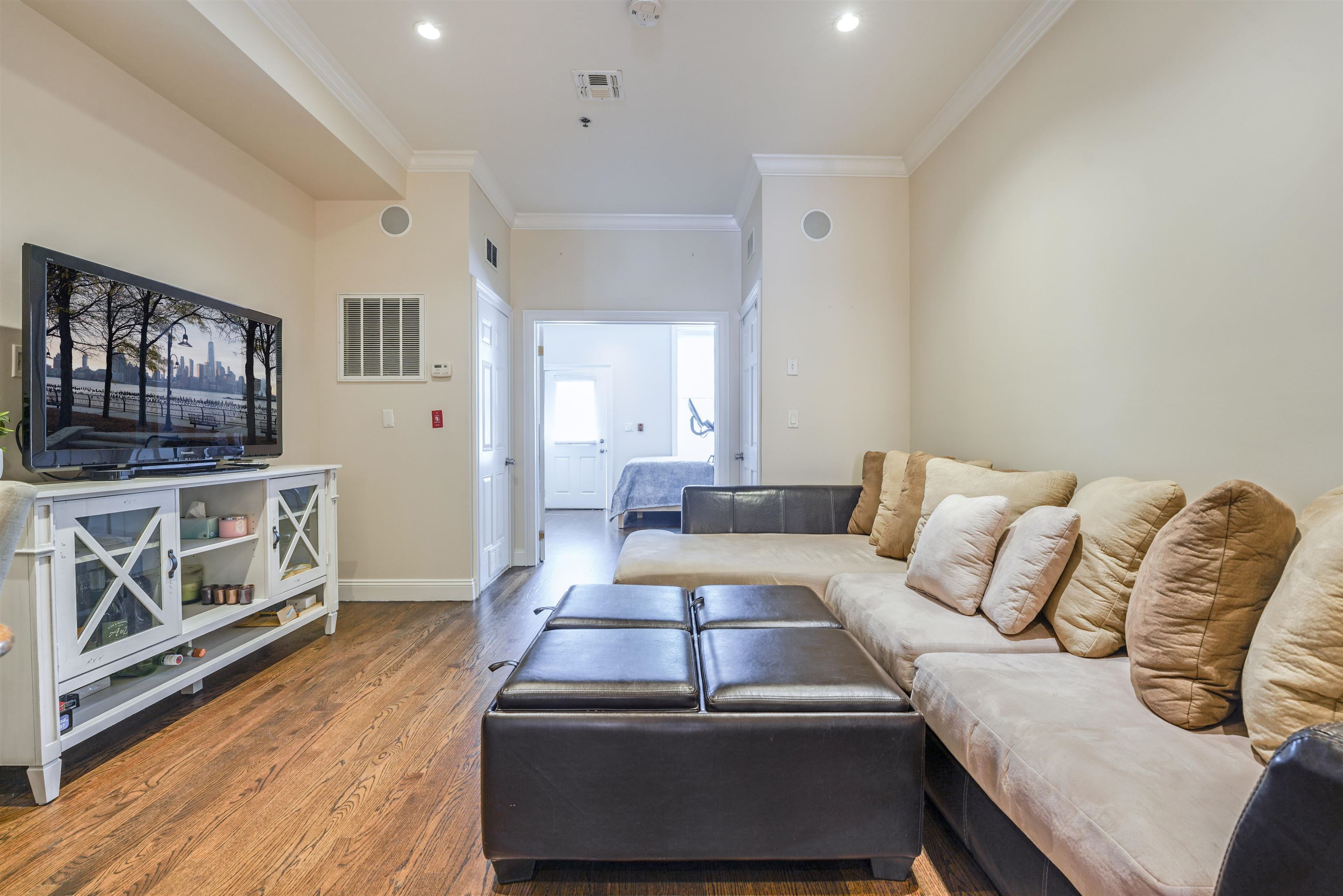 805 WILLOW AVE Unit: 1L