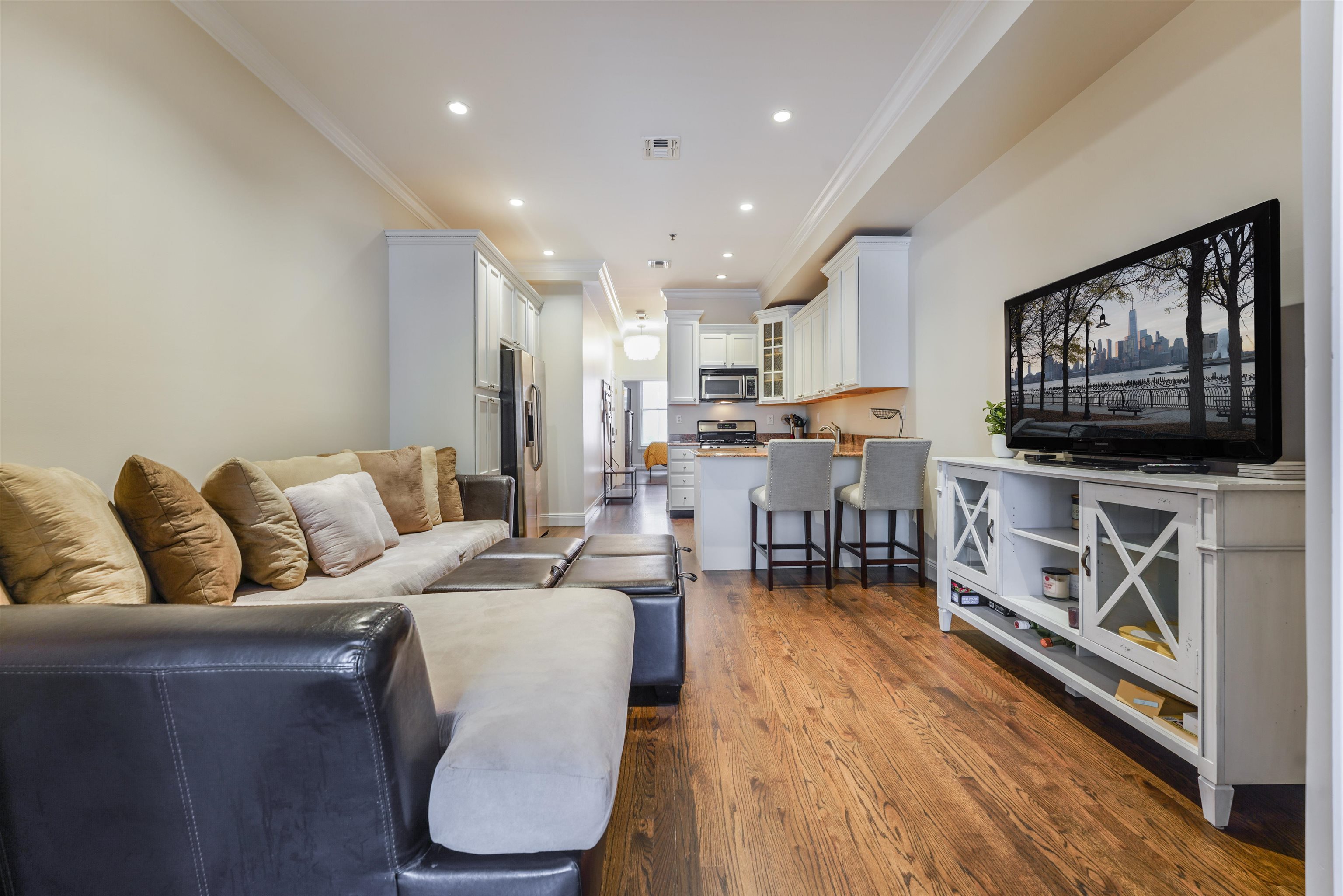 805 WILLOW AVE Unit: 1L