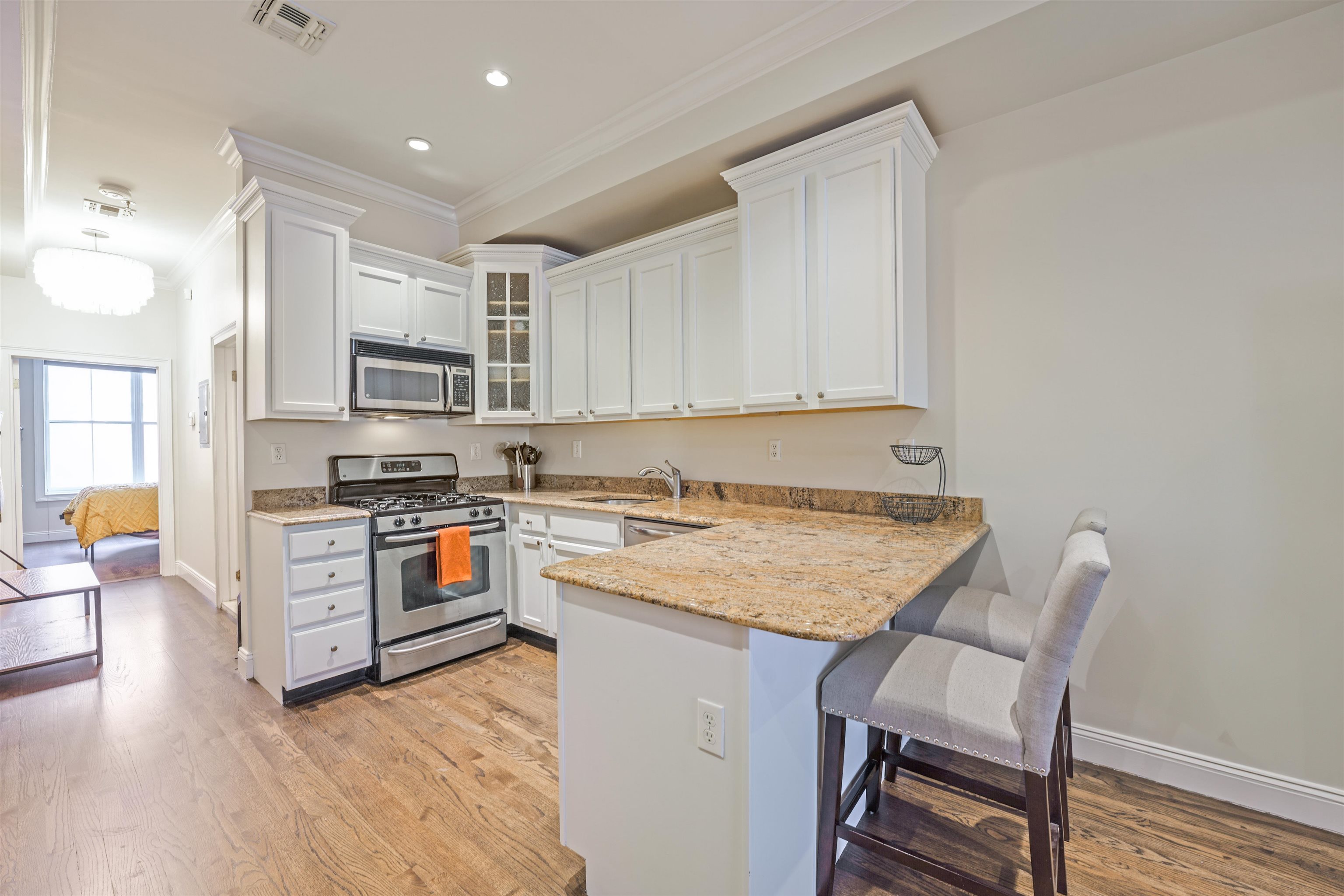 805 WILLOW AVE Unit: 1L