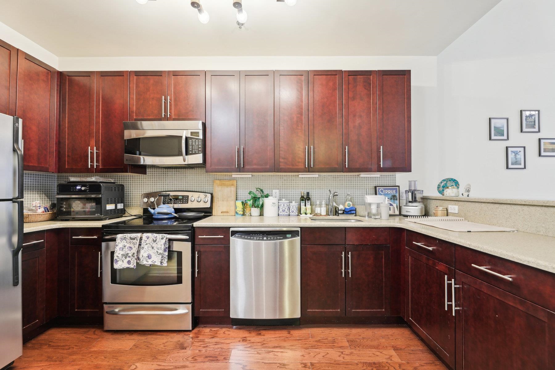 1500 HUDSON ST Unit: 3D