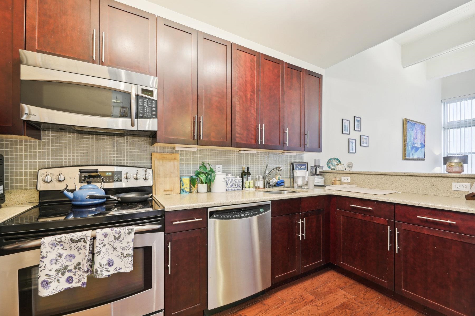 1500 HUDSON ST Unit: 3D