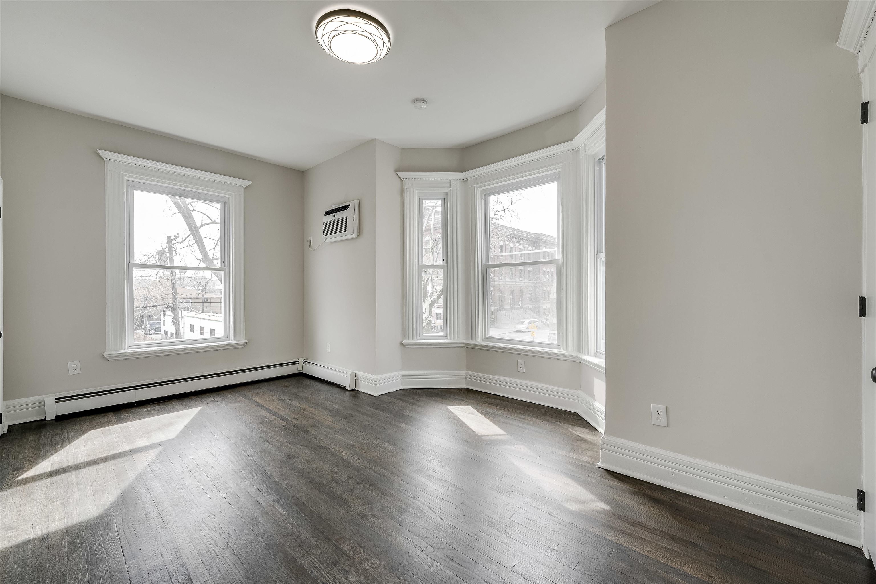 486 BRAMHALL AVE