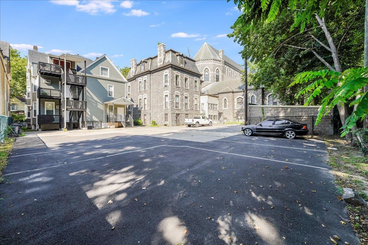 486 BRAMHALL AVE