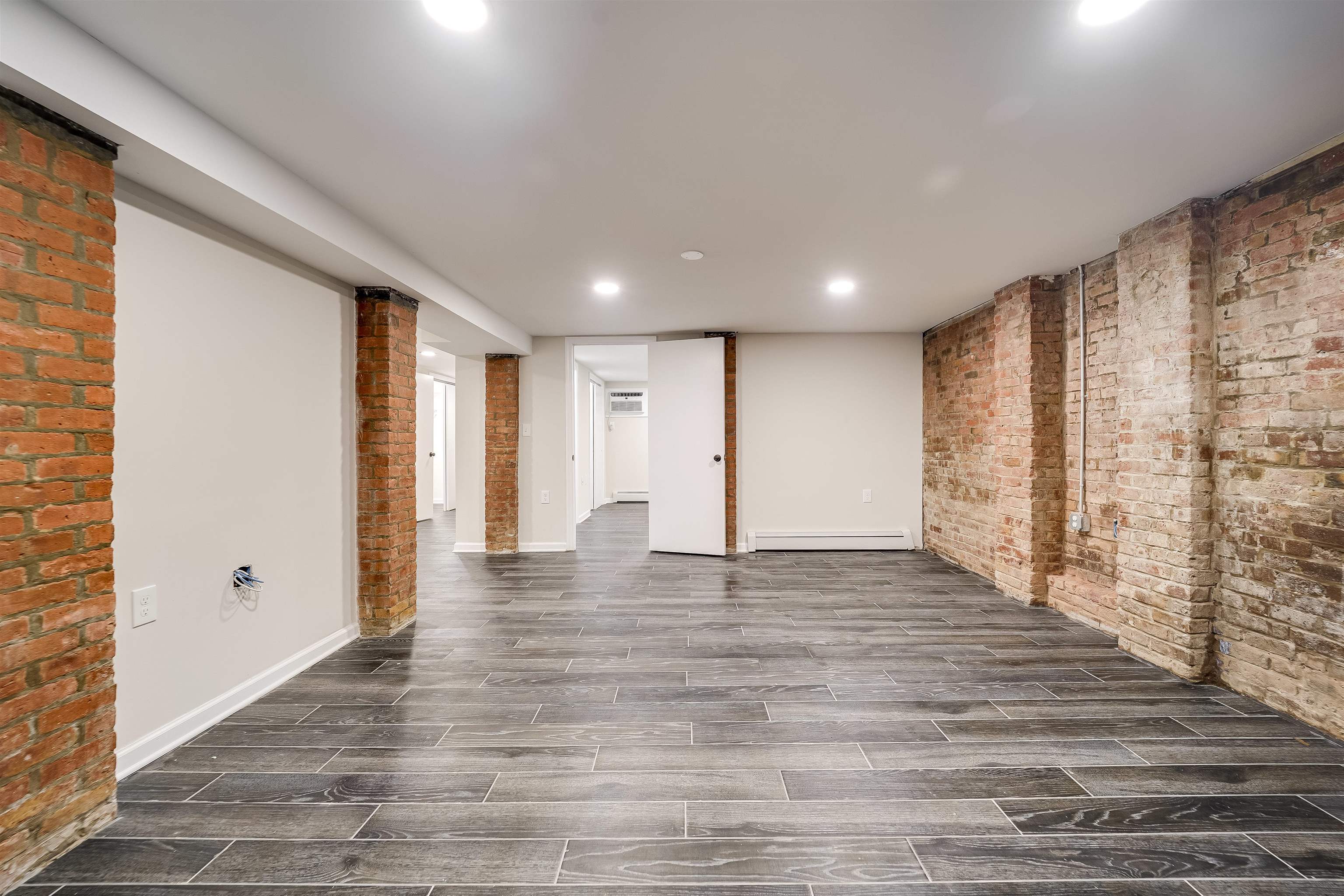 486 BRAMHALL AVE