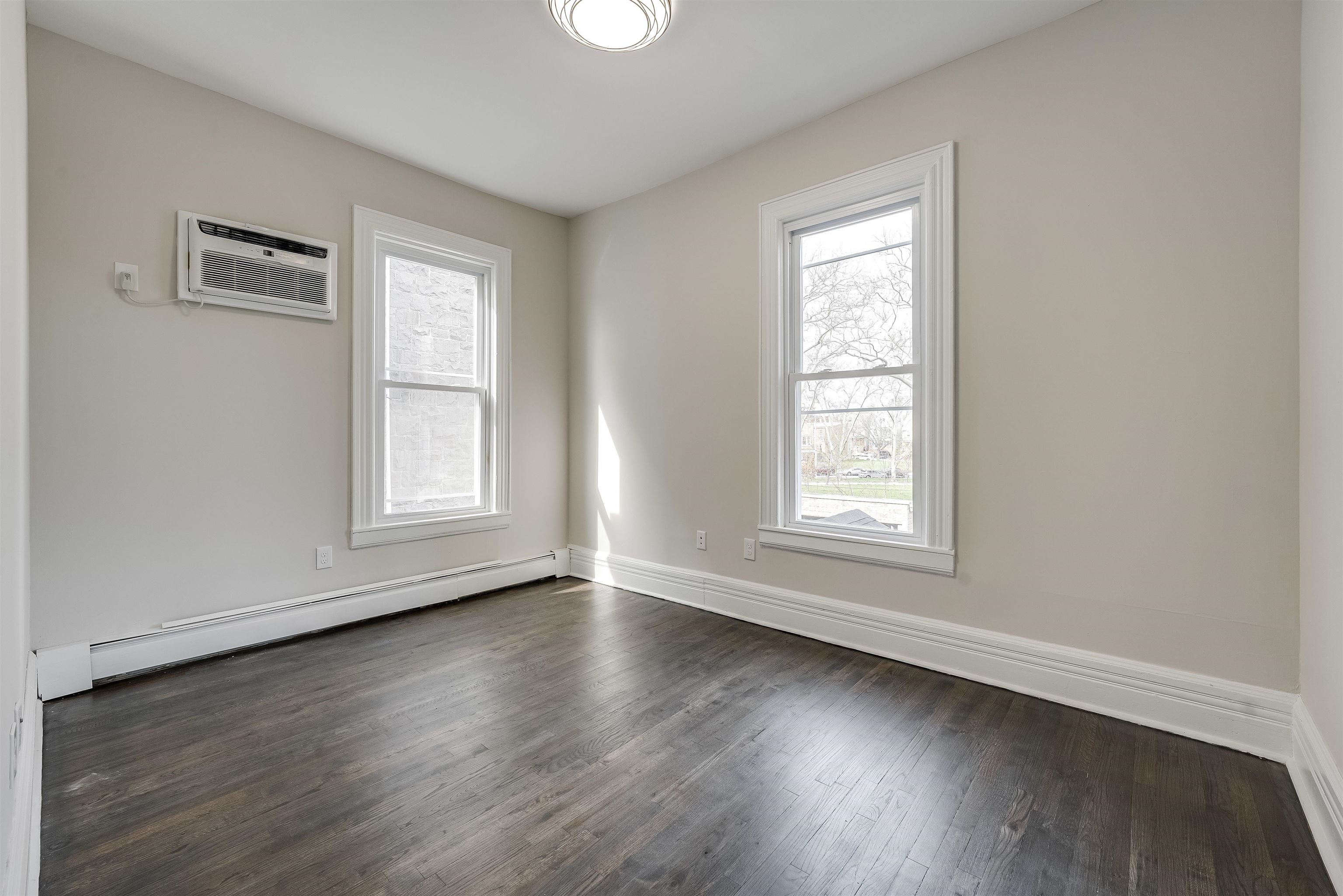 486 BRAMHALL AVE