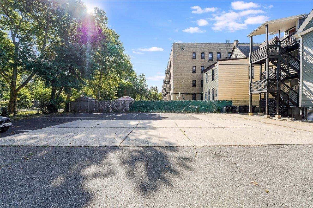 486 BRAMHALL AVE