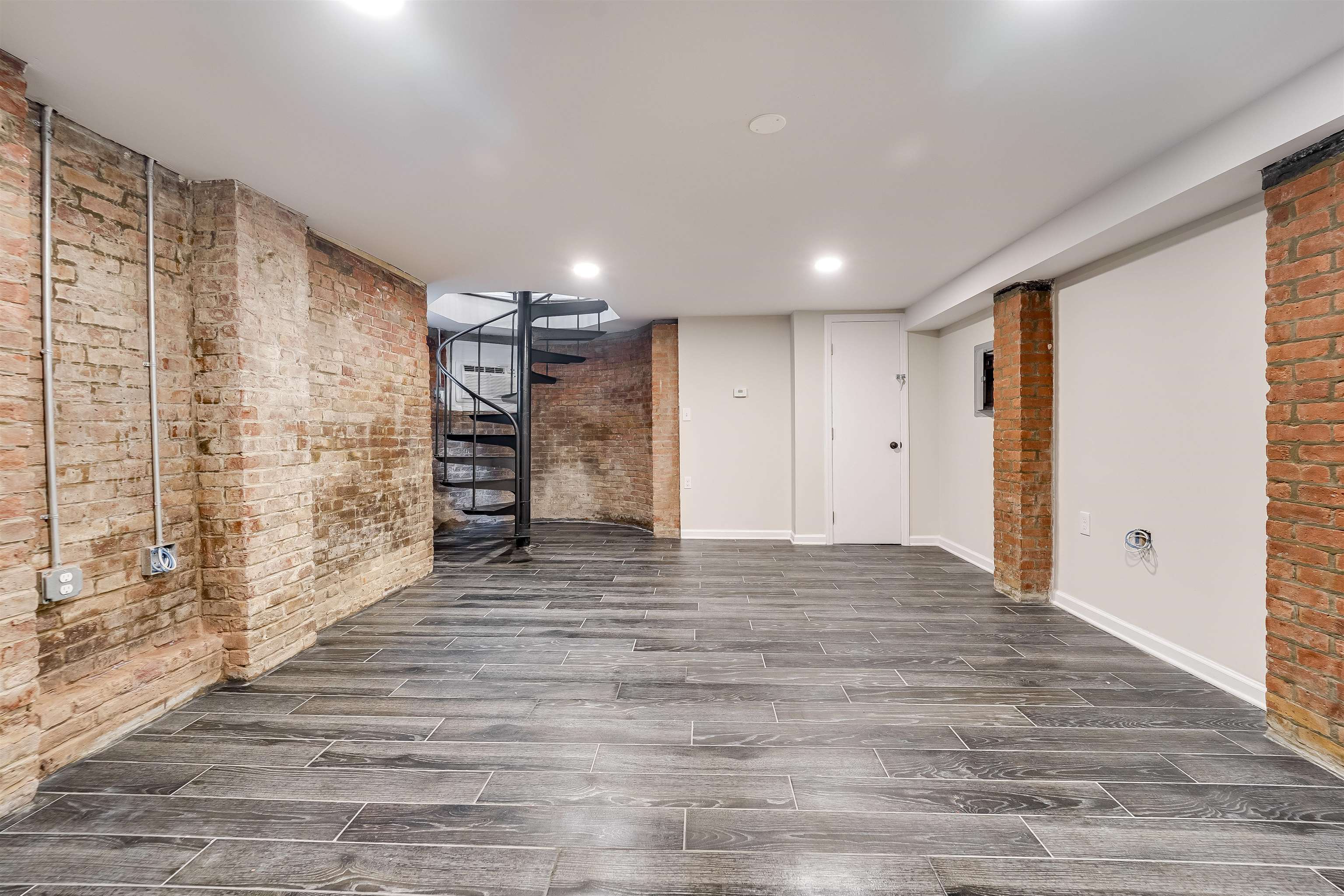 486 BRAMHALL AVE