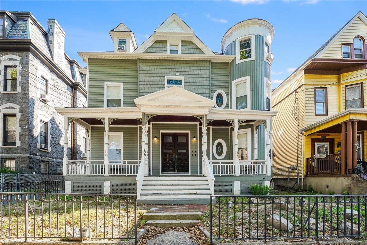 486 BRAMHALL AVE