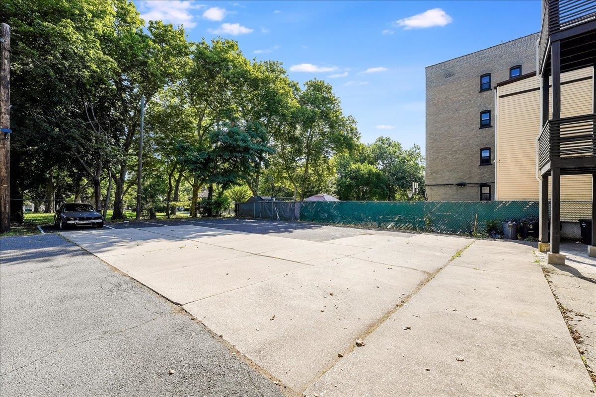 486 BRAMHALL AVE