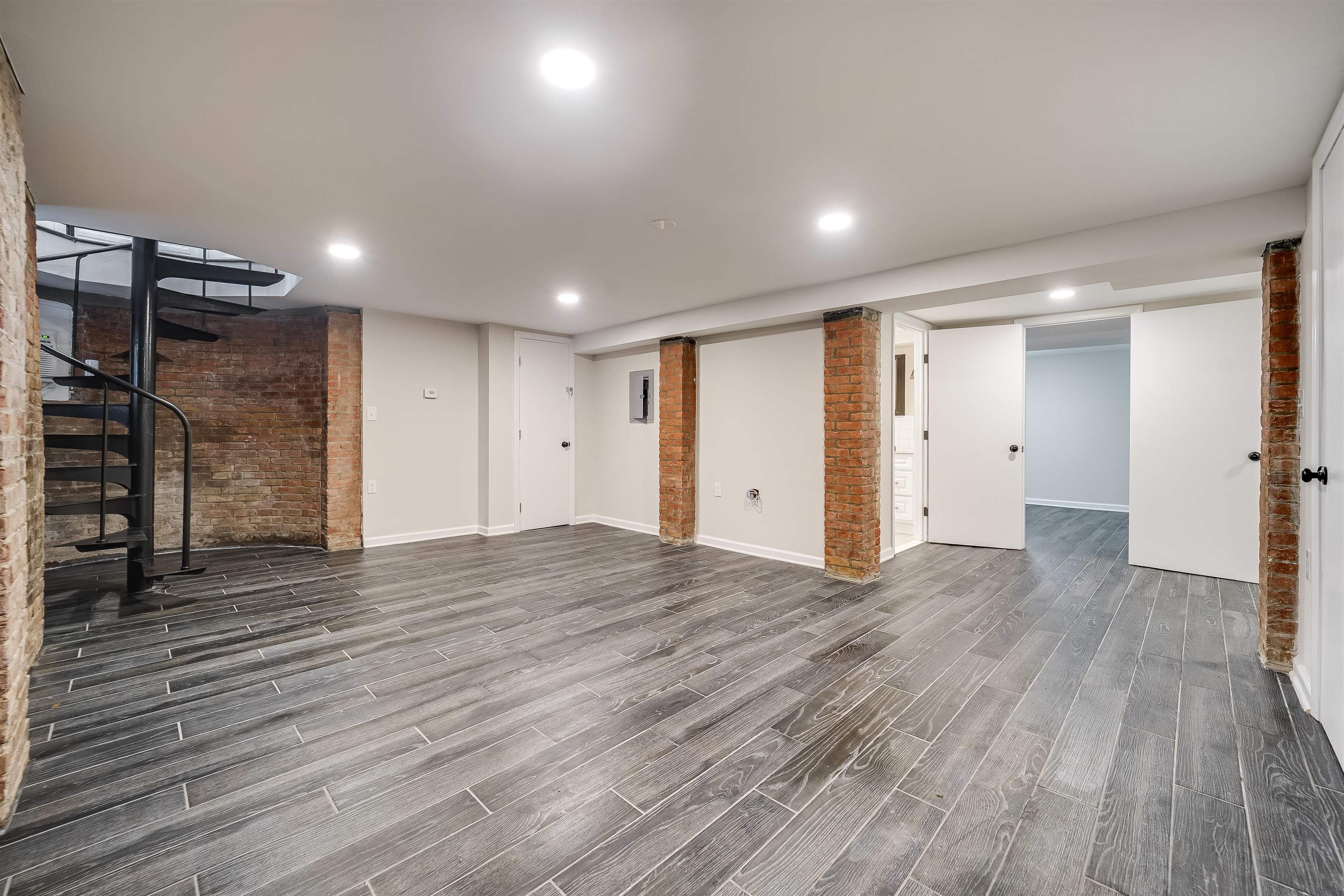486 BRAMHALL AVE