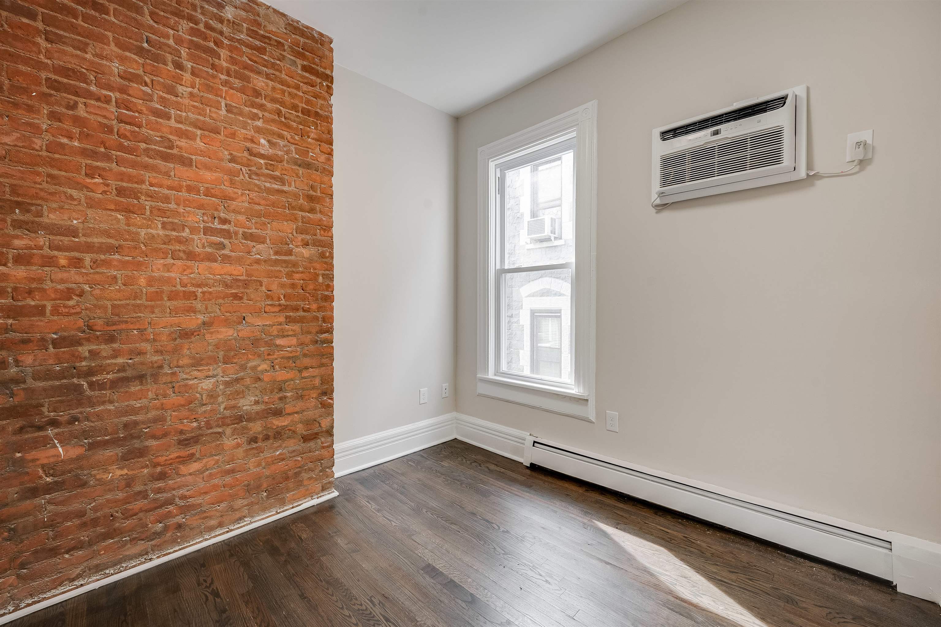 486 BRAMHALL AVE
