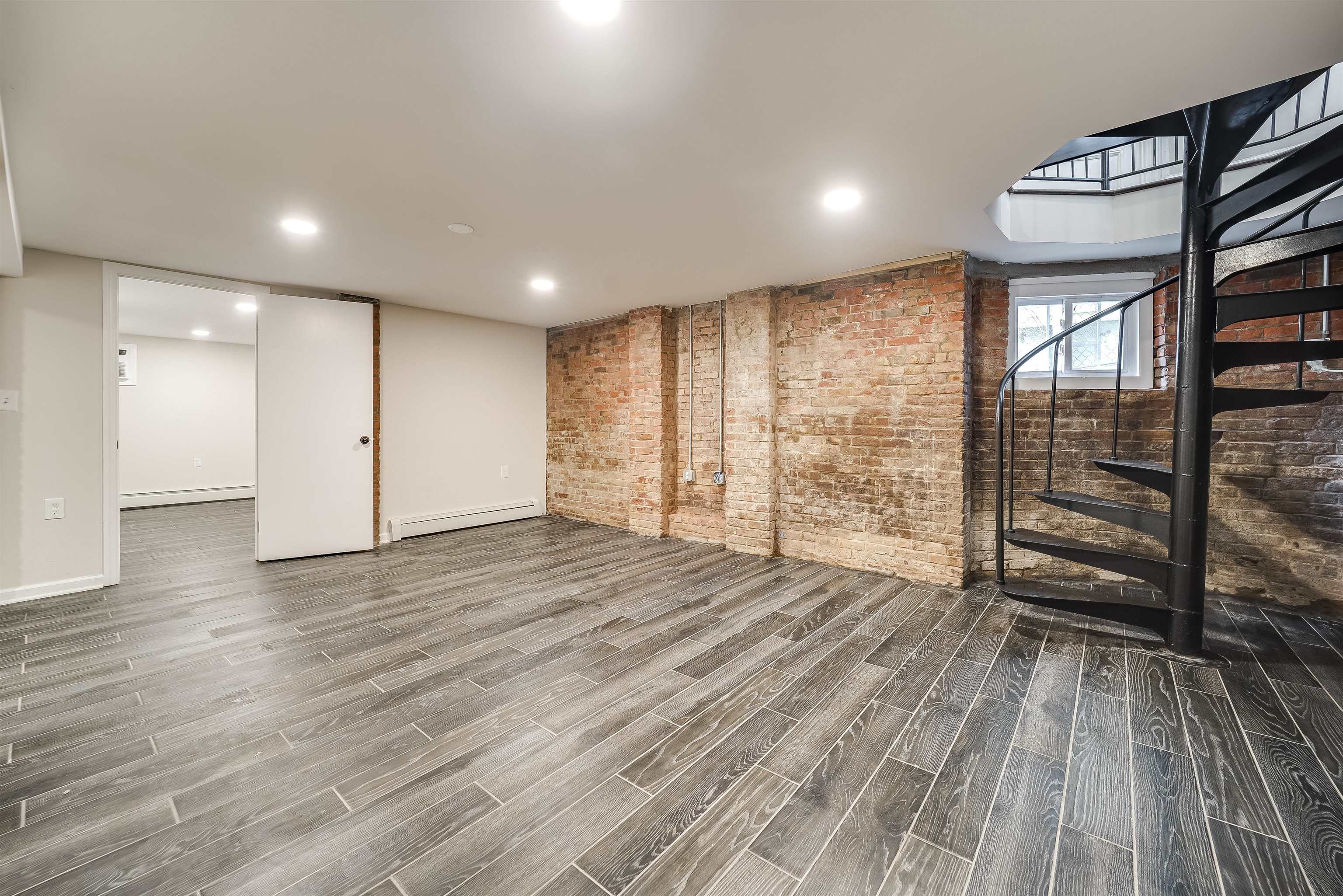 486 BRAMHALL AVE