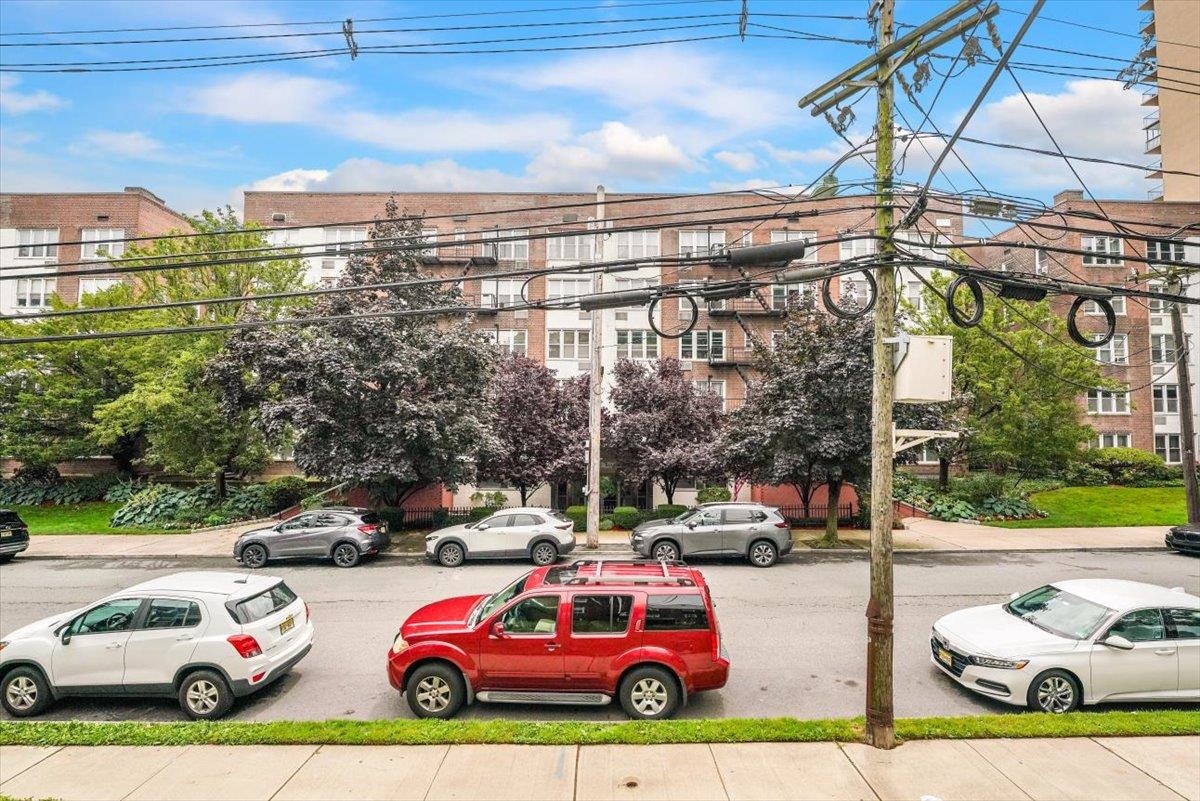 2160 CENTER AVE Unit: 2B