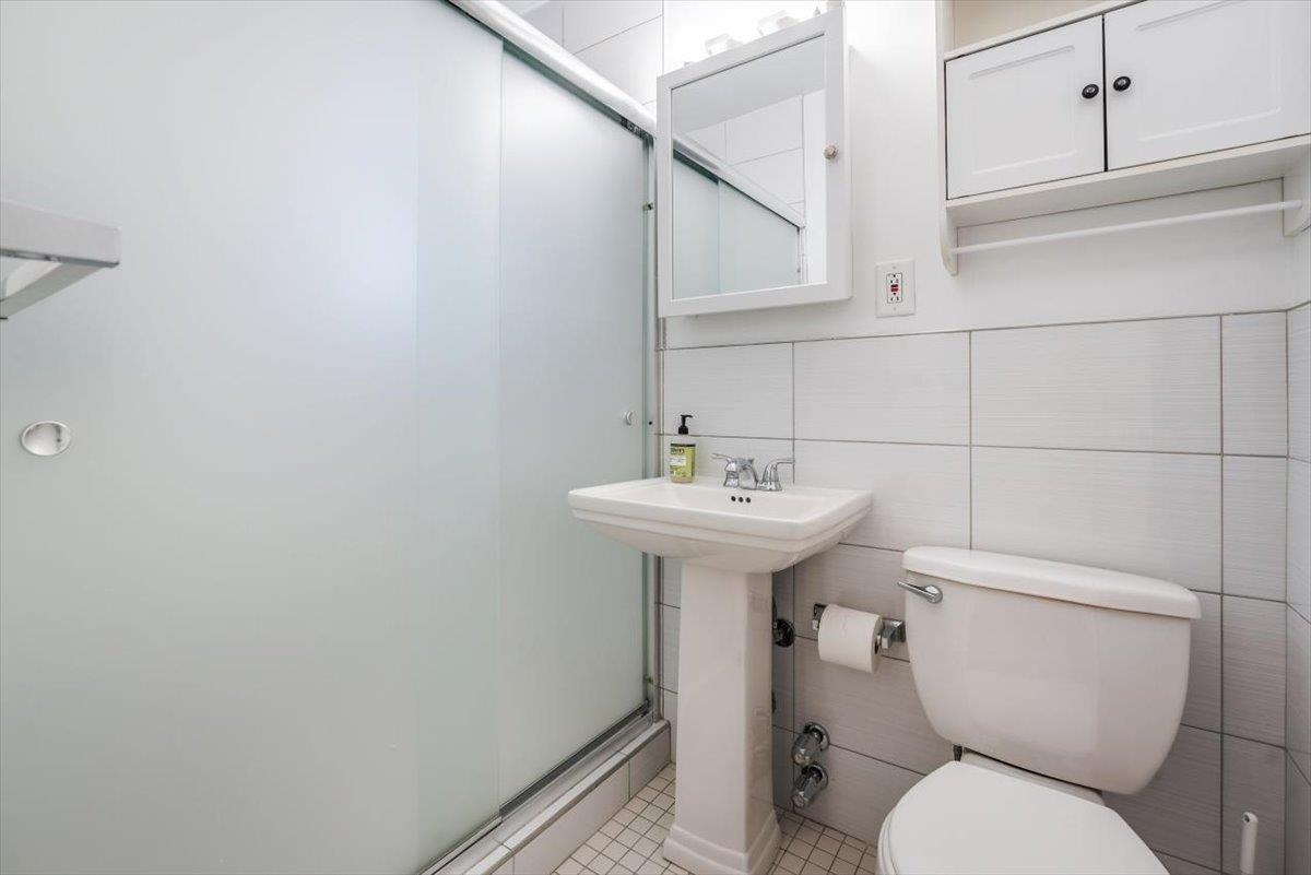 2160 CENTER AVE Unit: 2B