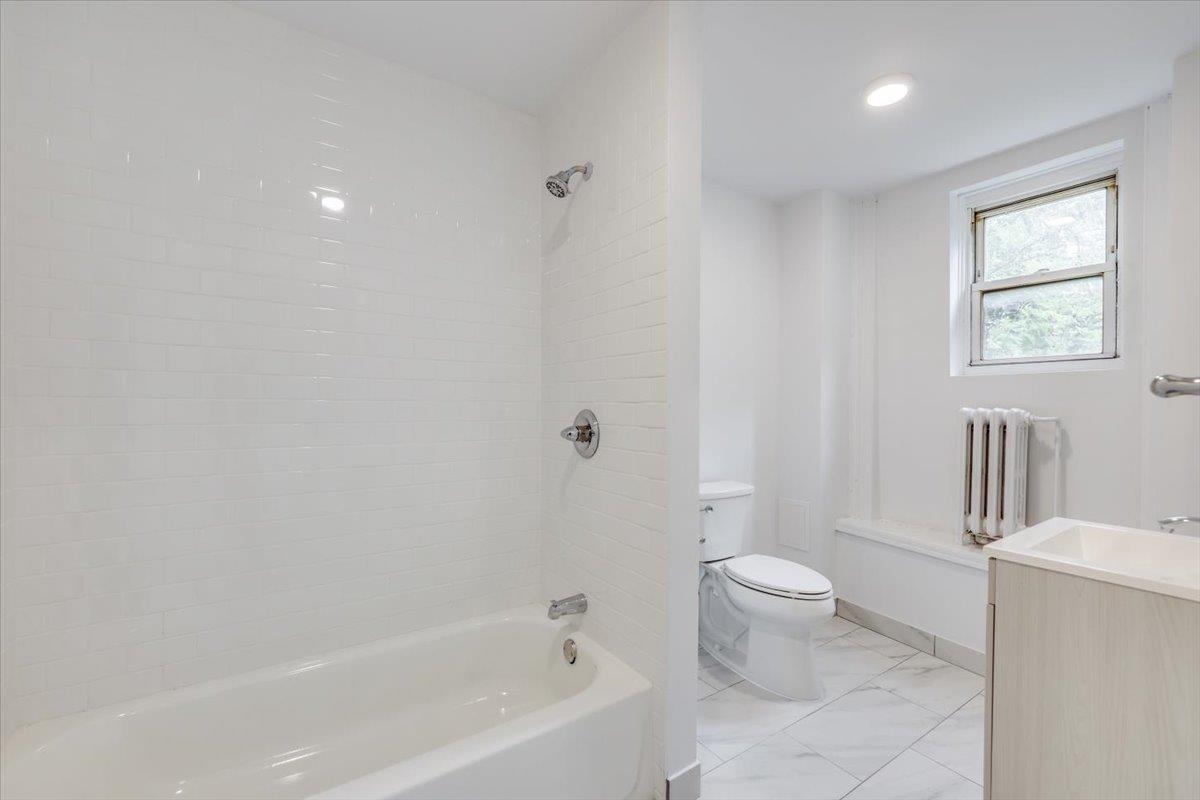 370 FORREST ST Unit: 2