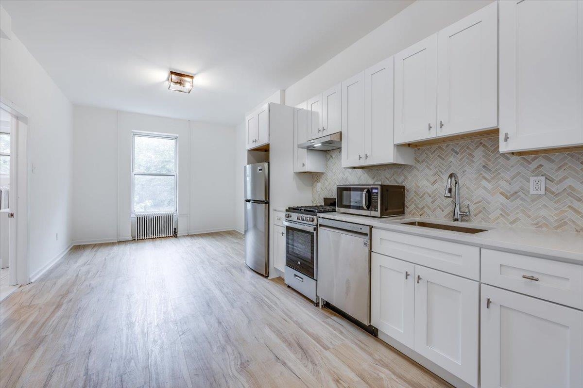 370 FORREST ST Unit: 2