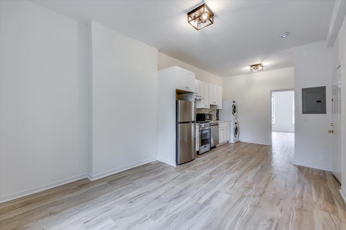 370 FORREST ST Unit: 3