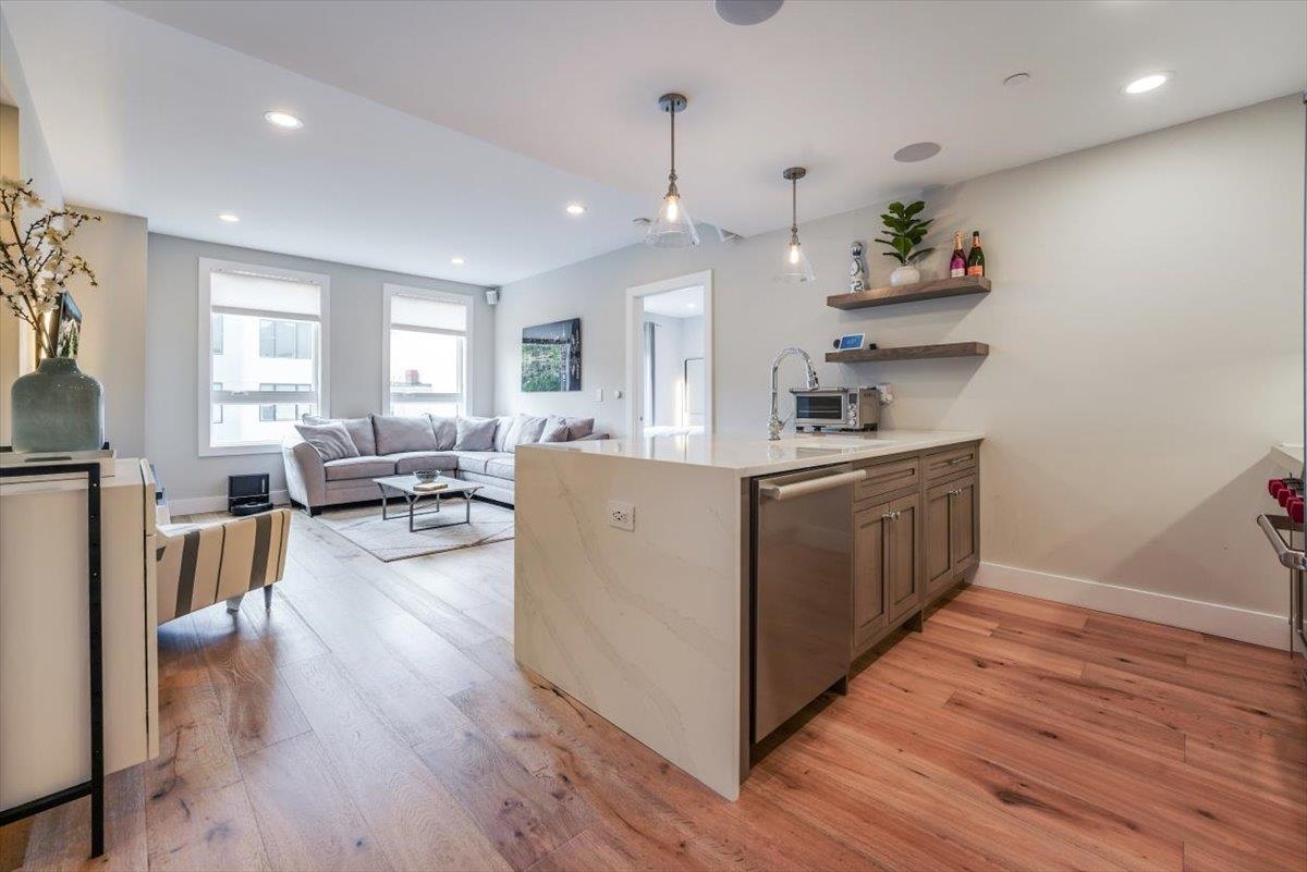 528 MONROE ST Unit: 403