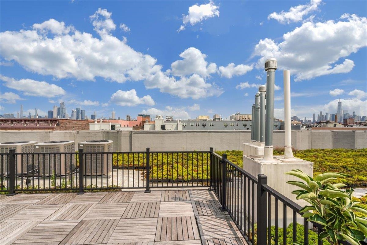 528 MONROE ST Unit: 403