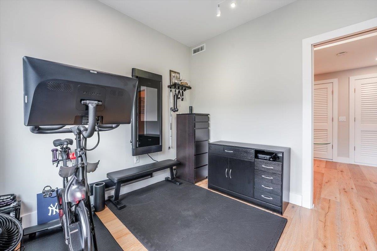 528 MONROE ST Unit: 403