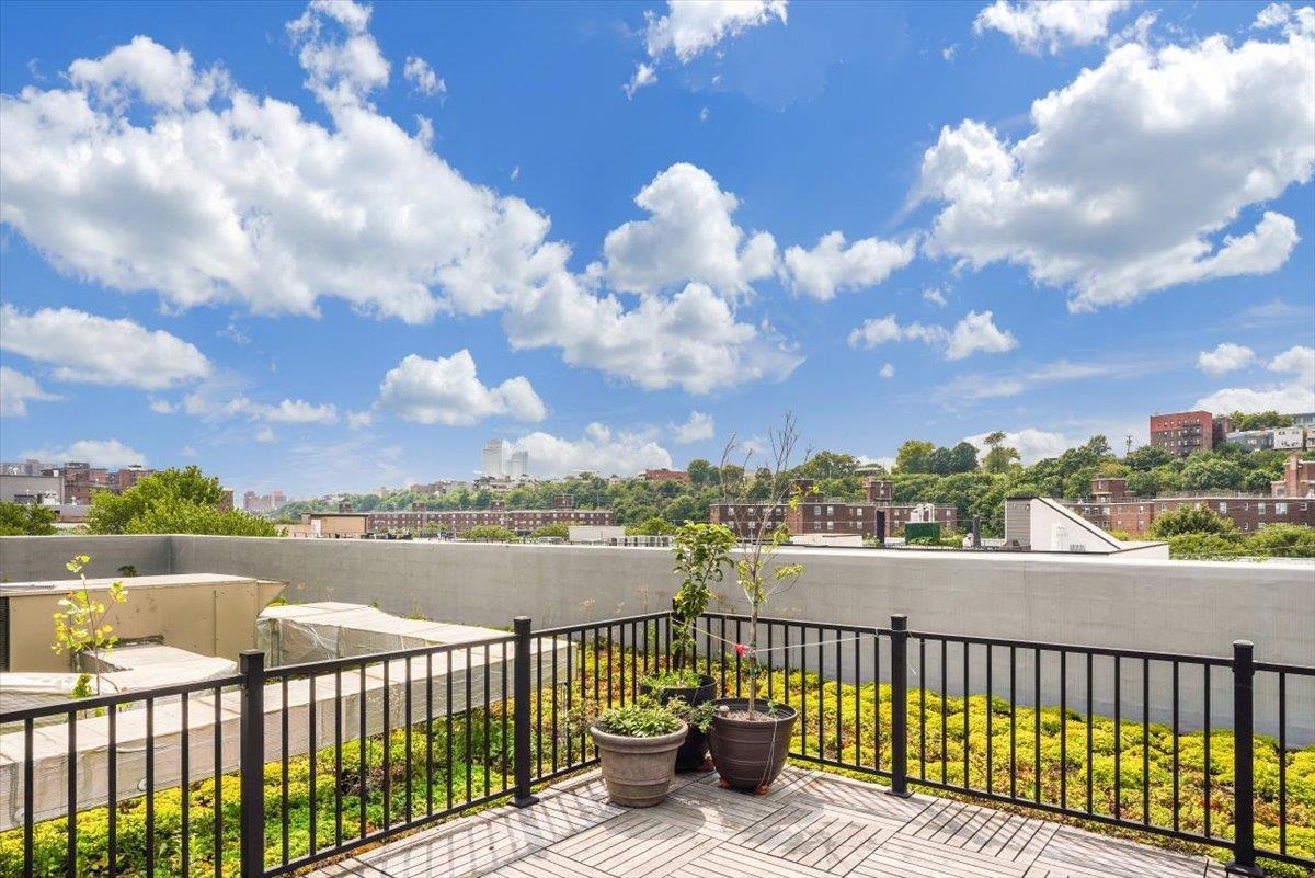 528 MONROE ST Unit: 403