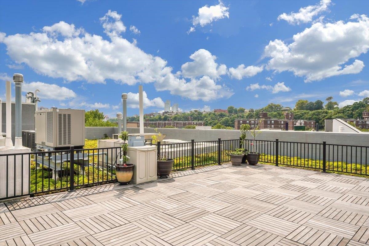 528 MONROE ST Unit: 403