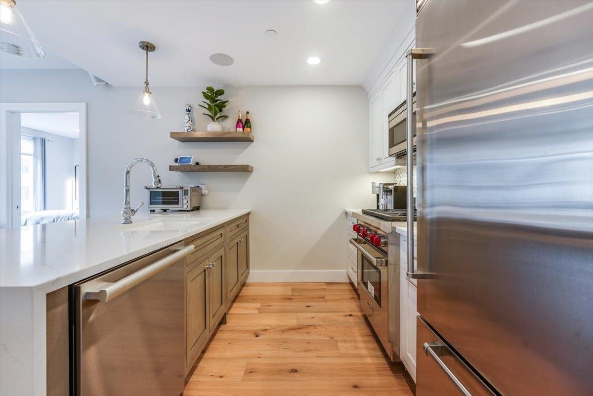 528 MONROE ST Unit: 403