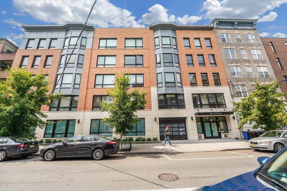 528 MONROE ST Unit: 403
