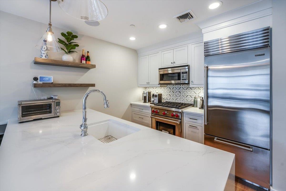 528 MONROE ST Unit: 403