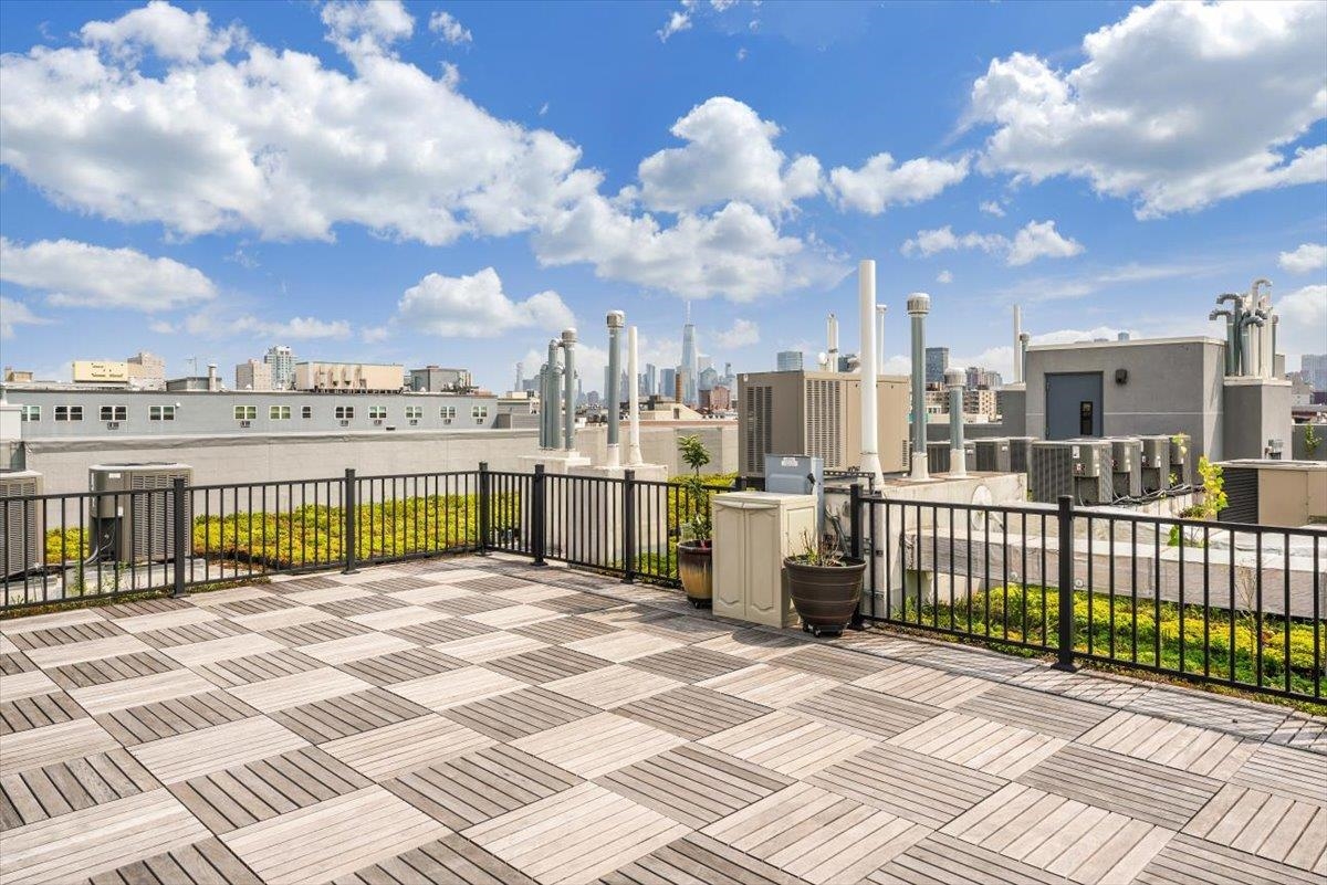 528 MONROE ST Unit: 403