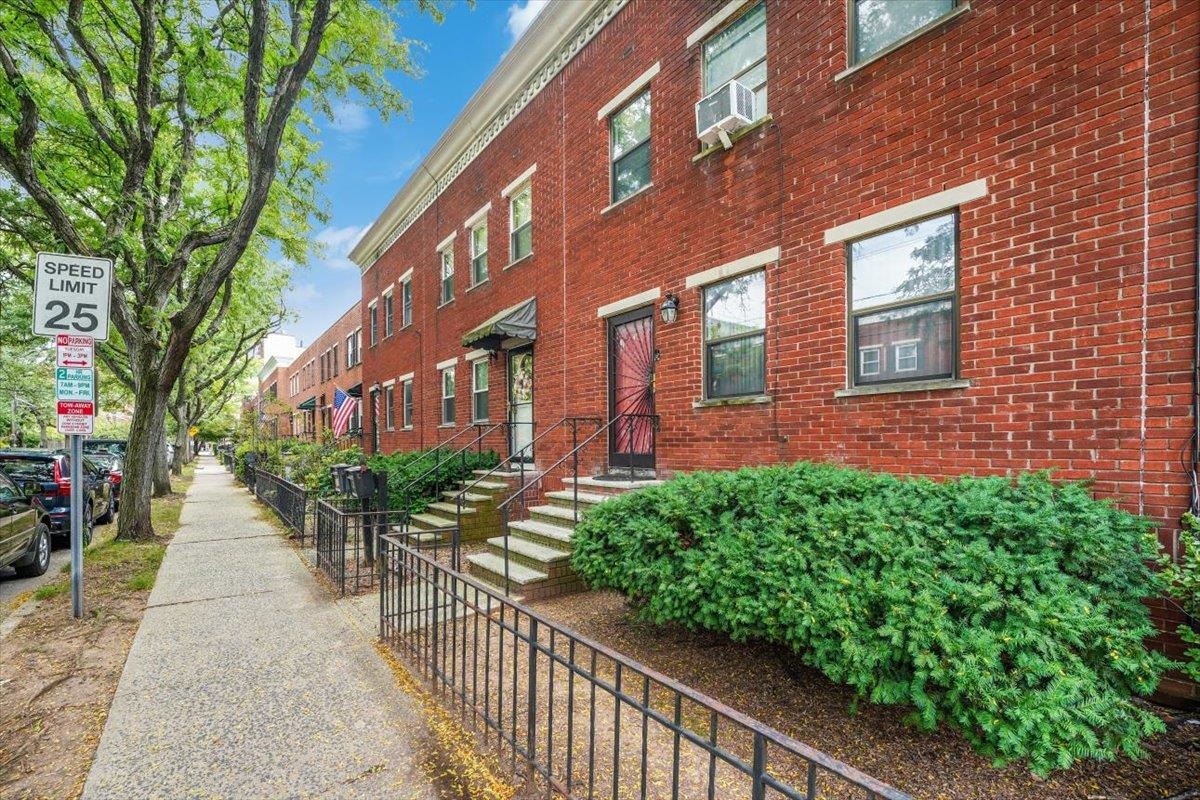 323 9TH ST