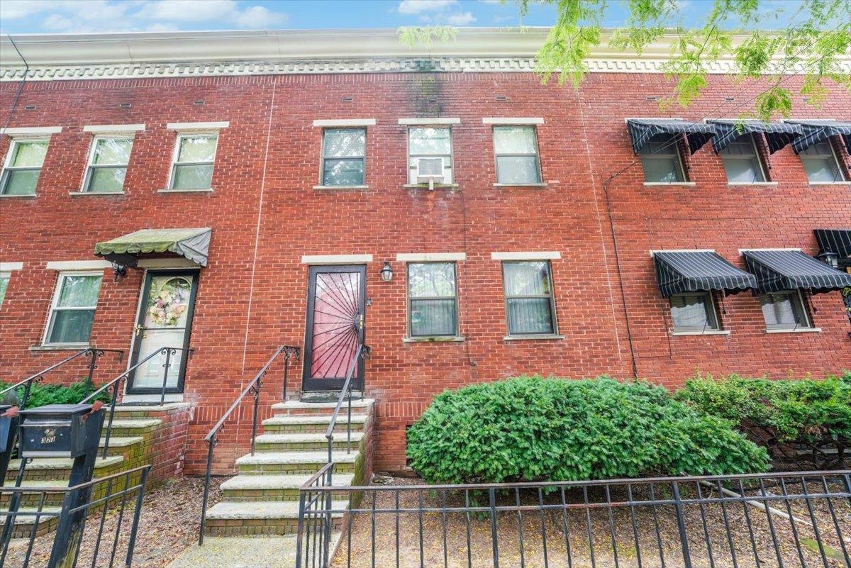 323 9TH ST