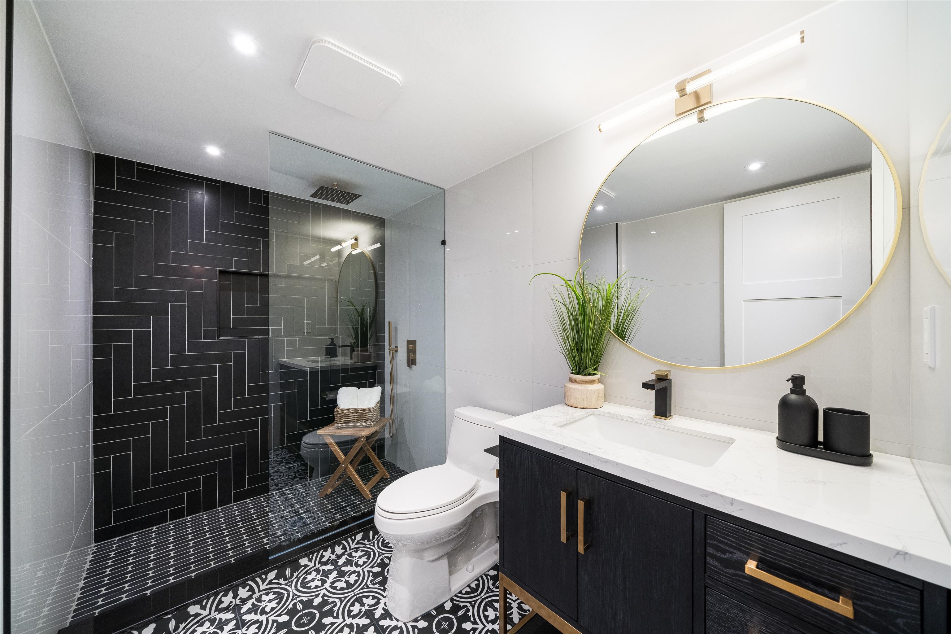 901 HUDSON ST Unit: W